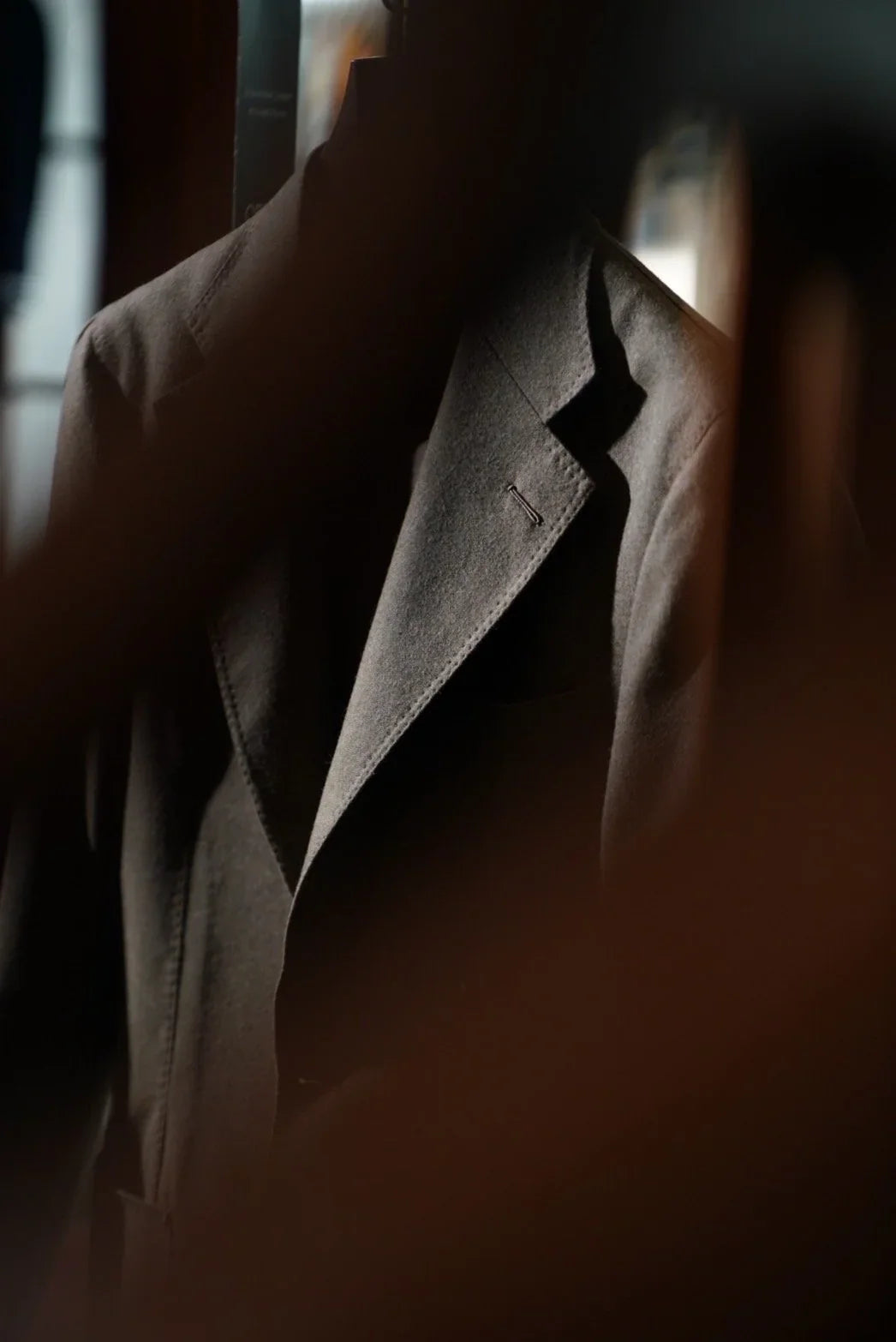 "Ledger Brown" English Flannel: Elegance for Autumnal Getaways